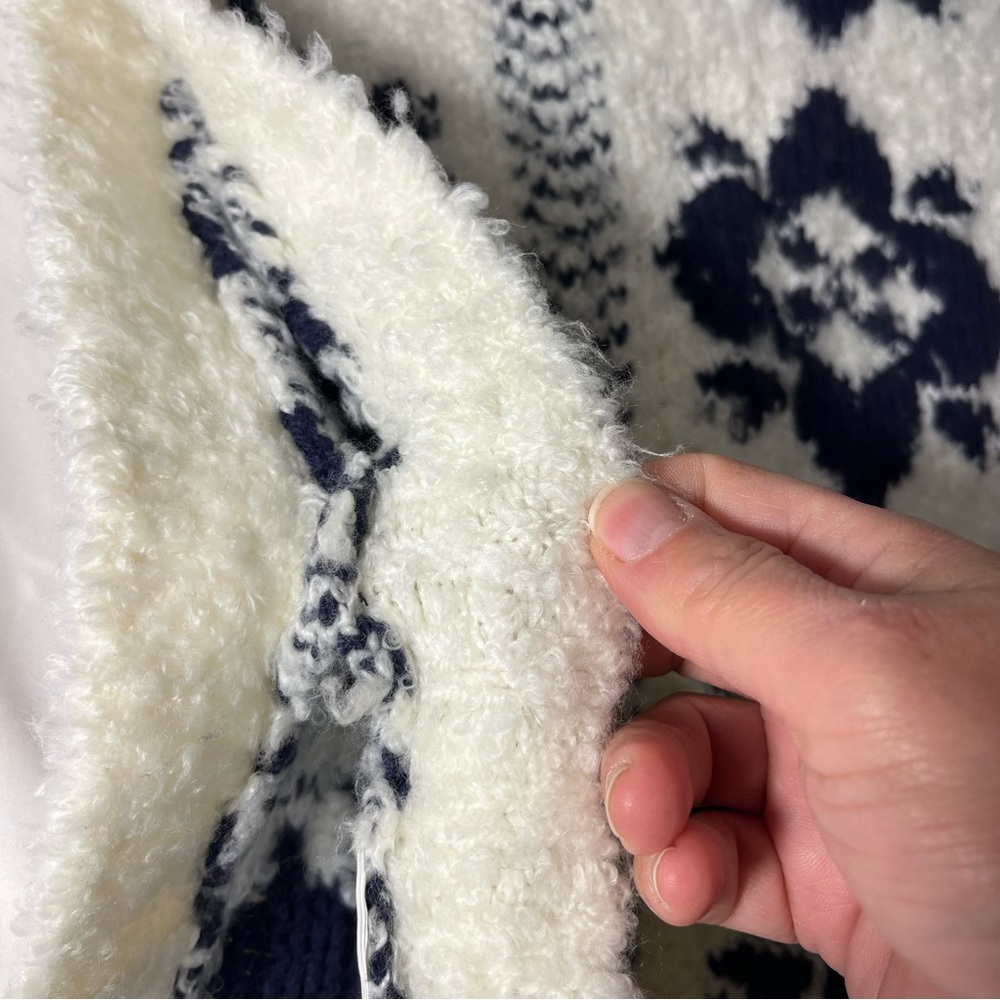 Gap Half Zip Fluffy Knit Wool Blend Poncho
 Sz XS/S Oversized - Picture 9 of 9